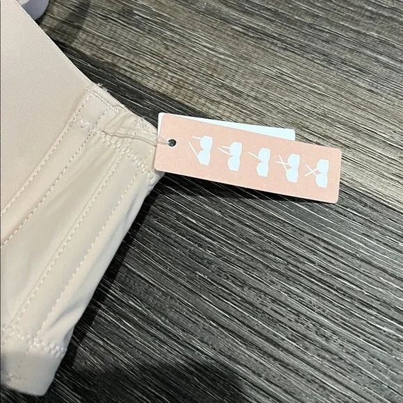 (2) NWT Rline Bra - Picture 3 of 6